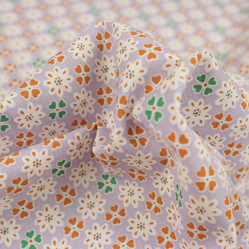 Coton imprimé fleur et trèfle fond mauve - 10cm