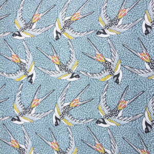 Tissu 100% coton imprimé - motif envol oiseau bleu - Mercerine tissus et mercerie en ligne