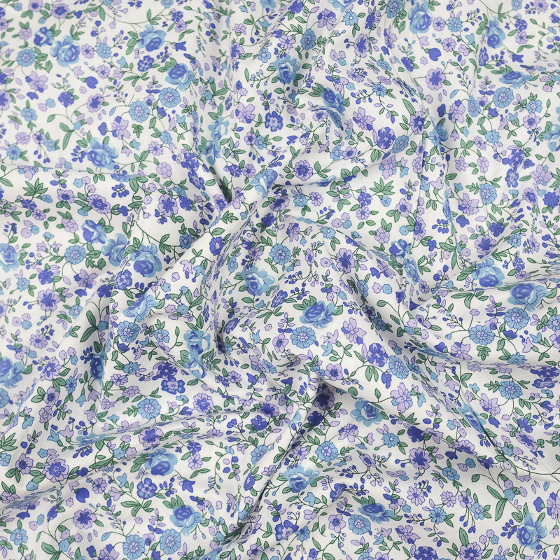 Popeline de coton petites fleurs ravissantes bleu violet - 10cm