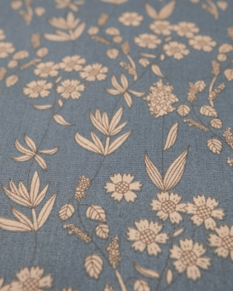 Tissu coton fleur beige fond bleu gris Eugenie - Mercerine