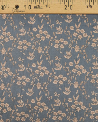 Tissu coton fleur beige fond bleu gris Eugenie - Mercerine