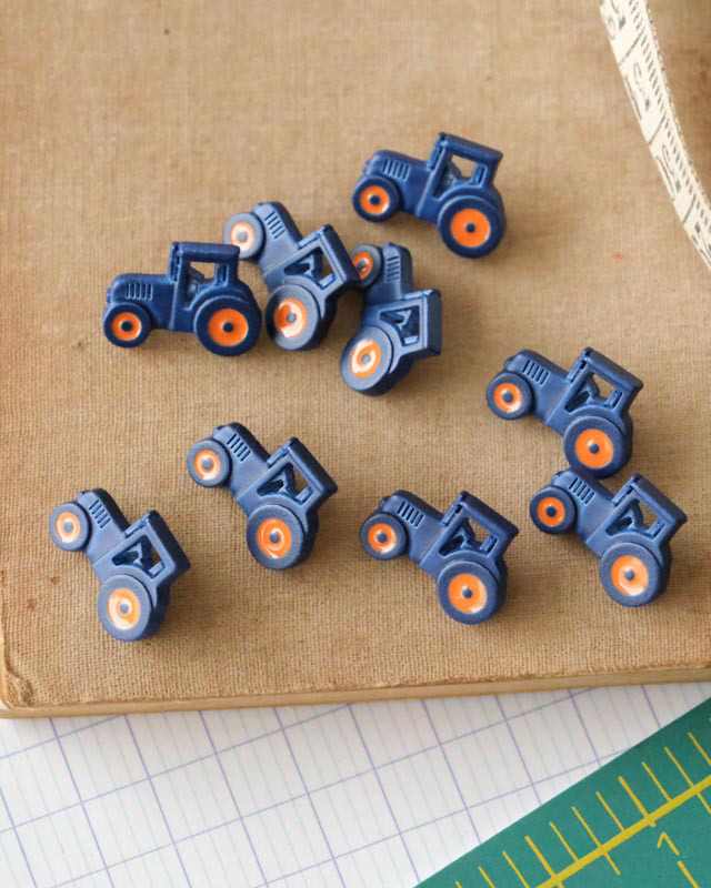 Bouton à coudre Tracteur 18mm 2 trous - Mercerine