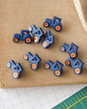 Bouton à coudre Tracteur 18mm 2 trous - Mercerine
