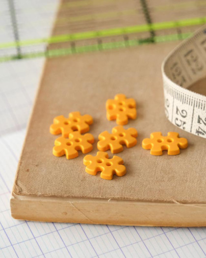  Bouton puzzlejaune15cm 2 trous - Mercerine