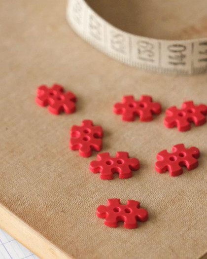  Bouton puzzle rouge15cm 2 trous - Mercerine