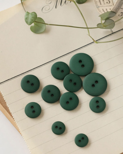 Bouton à coudre : vert mat 2 trous - Mercerine