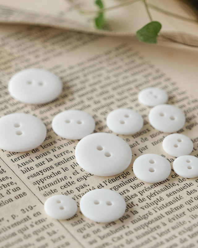 Bouton à coudre : blanc mat 2 trous - Mercerine