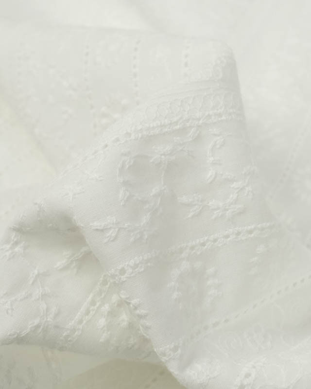Tissu Broderie Anglaise Motif Feuille blanche - Mercerine