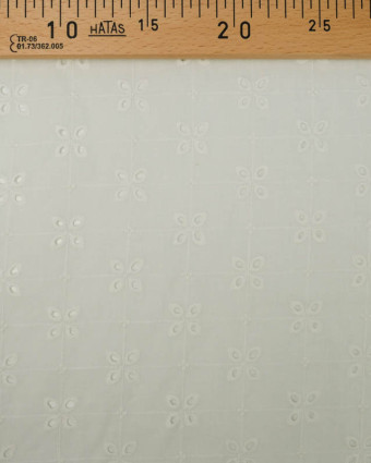 Broderie Anglaise Carreaux Fleuri Blanc Crème : Nouveauté en ligne - Mercerine