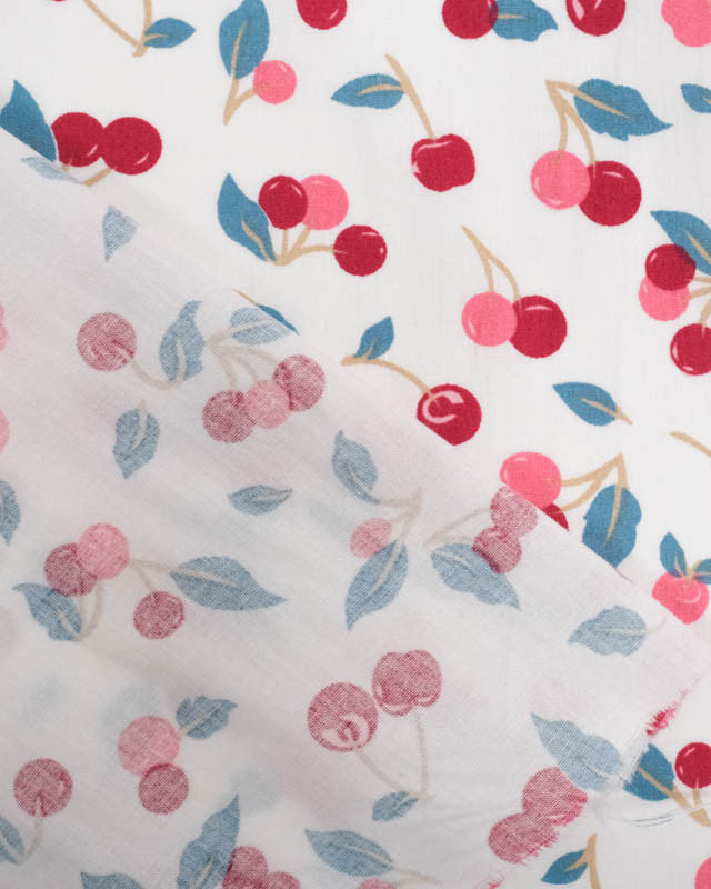 Coupon De Tissu Coton Cerises - 140 X 116 Cm, Fond Beige Clair, Occasion Proche Du Neuf