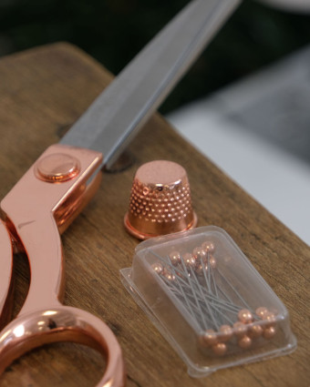 Idée Cadeau : Coffret Ciseaux et Epingles Cuivre- Mercerine