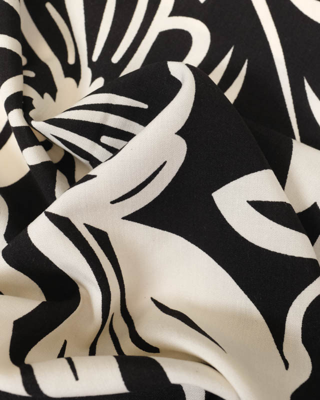 Tissu Viscose Noir Motif Floral Ecru - Mercerine