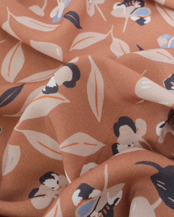 Tissu Viscose Praline Motif Fleuri Beige et Bleu - Mercerine