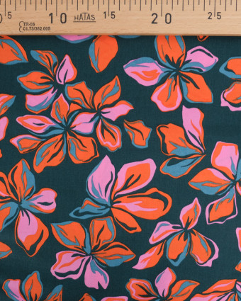 Satin de Coton Fleuri Fond Vert Motif Orange - Mercerine