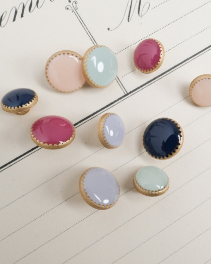 Bouton Nylon Vernis à Queue - 5 coloris 2 tailles - Mercerine