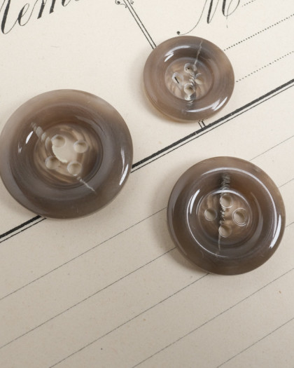 Bouton Taupe 4 Trous - 3 tailles - Mercerine
