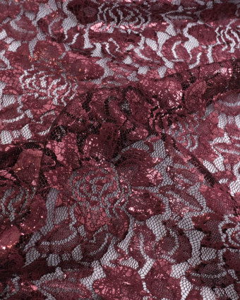 Tissu Dentelle Bordeaux Fleurs Reflets Lumière