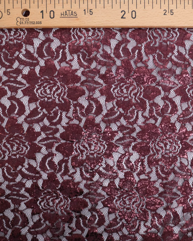 Tissu Dentelle Bordeaux Fleurs Reflets Lumière