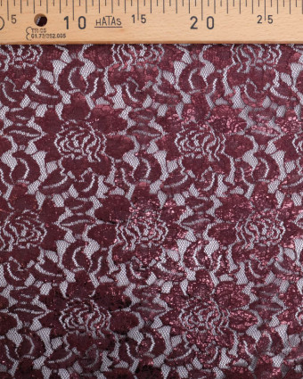 Tissu Dentelle Bordeaux Fleurs Reflets Lumière
