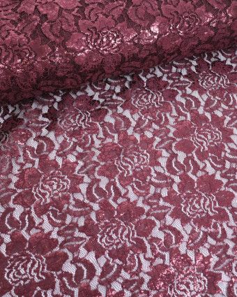 Tissu Dentelle Bordeaux Fleurs Reflets Lumière