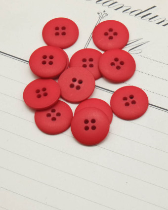 Bouton polyester mat 4 trous rouge 15mm - Mercerine