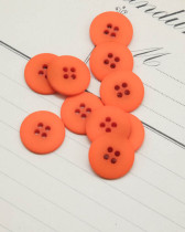 Bouton polyester mat 4 trous orange 15mm