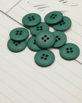 Bouton polyester mat 4 trous vert 15mm