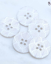 Bouton fantaisie nacre motif feuille gris 22mm
