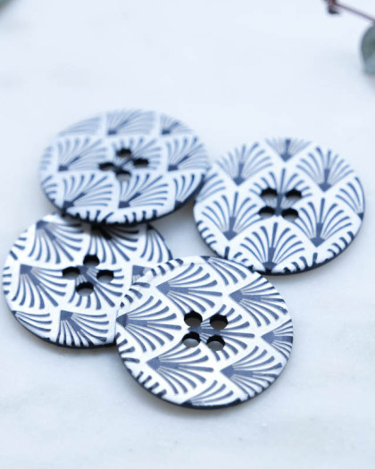 Bouton fantaisie nacre motif feuille bleu 22mm - Mercerine