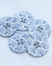 Bouton fantaisie nacre motif feuille noir 22mm