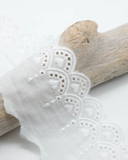 Ruban broderie anglaise petit cœur 75mm - Mercerine