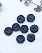 Bouton polyester plat 4 trous mat marine 11mm