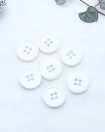 Bouton polyester plat 4 trous mat blanc 11mm - Mercerine