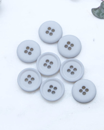 Bouton polyester plat 4 trous mat gris 11mm - Mercerine
