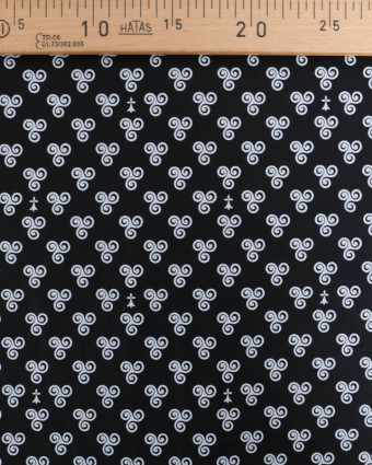 Tissu Coton Imprimé Bretagne Triskele Fond Noir - Mercerine
