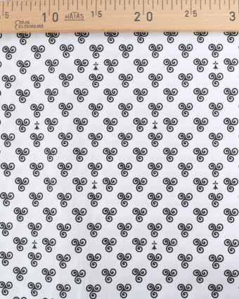 Tissu Coton Imprimé Bretagne Triskele Fond Blanc - Mercerine