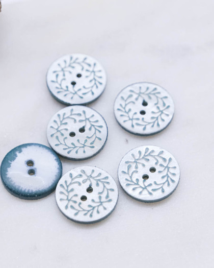 Bouton nacre à motif feuille vert à 2 trous