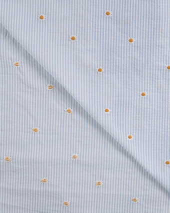 Seersucker à  Rayures Bleu Ciel Brodé Marguerite - Mercerine