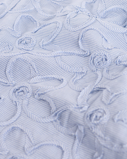 Coton à Rayures Bleues Brodé Fleurs Ton sur Ton - Mercerine