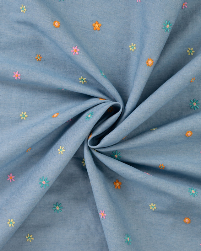 Tissu Chambray Bleu Clair Petites Fleurs Brodées Multicolores - Mercerine