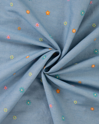 Tissu Chambray Bleu Clair Petites Fleurs Brodées Multicolores - Mercerine