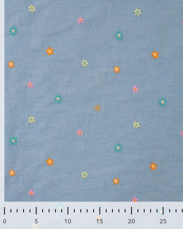 Tissu Chambray Bleu Clair Petites Fleurs Brodées Multicolores - Mercerine