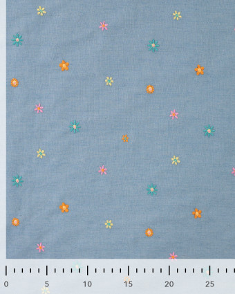 Tissu Chambray Bleu Clair Petites Fleurs Brodées Multicolores - Mercerine