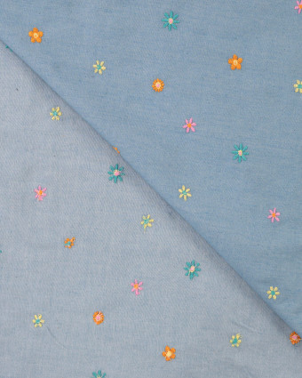Tissu Chambray Bleu Clair Petites Fleurs Brodées Multicolores - Mercerine