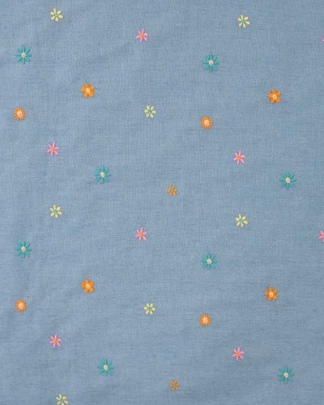 Tissu Chambray Bleu Clair Petites Fleurs Brodées Multicolores - Mercerine