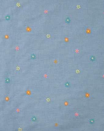 Tissu Chambray Bleu Clair Petites Fleurs Brodées Multicolores - Mercerine