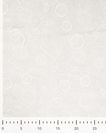 Tissu Coton Blanc Roses Bordées Ton sur Ton  - Mercerine