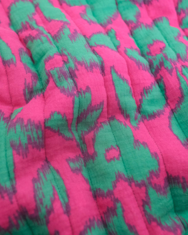 Matelassé Double Gaze Léopard et Fleuri Bleu Vert et Fuchsia- Mercerine