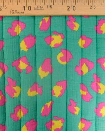 Matelassé Double Gaze Léopard et Fleuri Bleu Vert et Fuchsia- Mercerine
