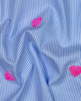 Coton à Rayures Bleues Cœurs Brodés Sequins Roses - Mercerine